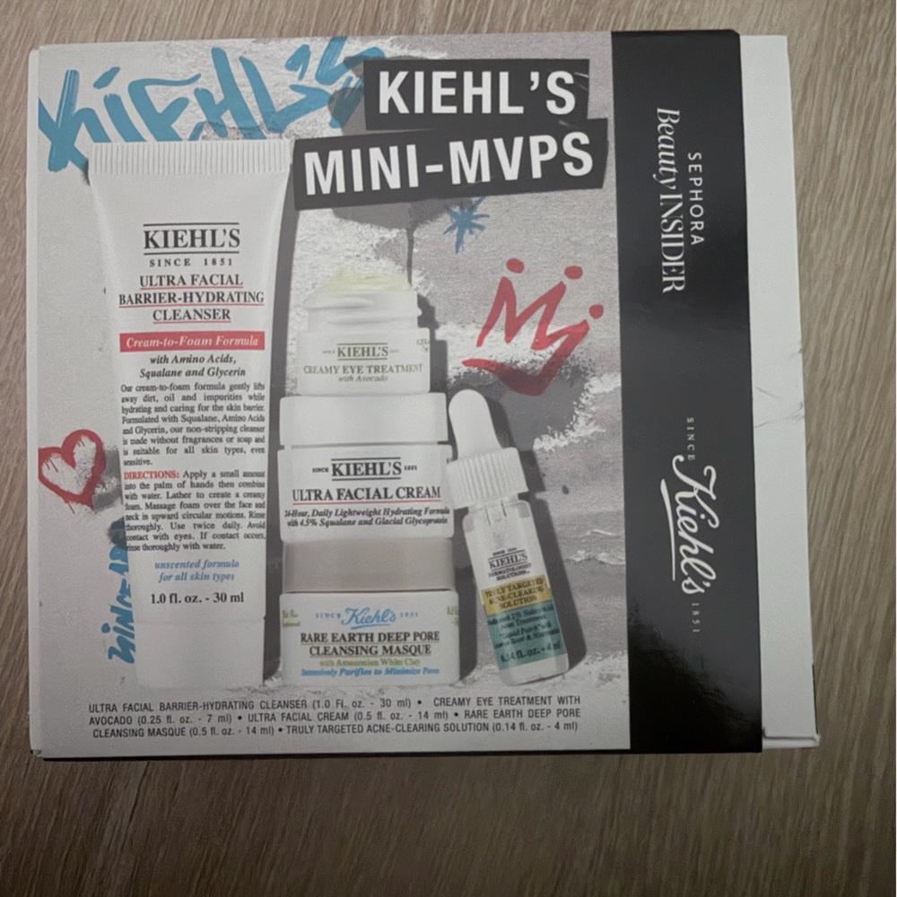 Kiehl's Hydrating & Correcting Skincare Set